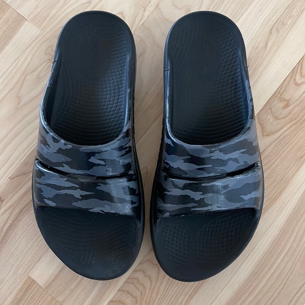 Oofos Grey Camouflage Women’s Slides 9 EU 40